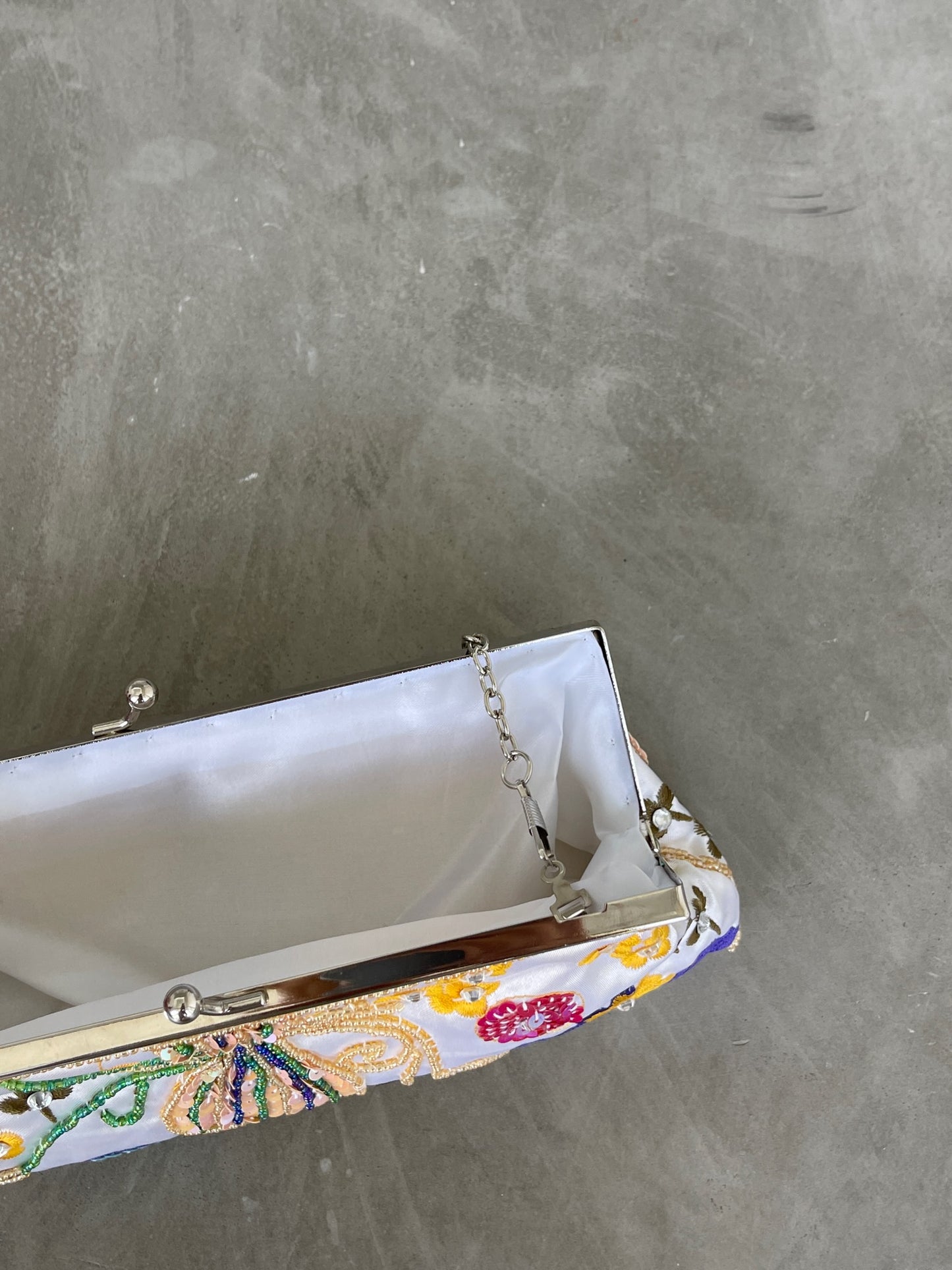 Butterfly Garden Embroidered Purse - Pearl