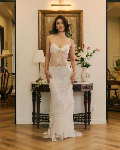 Delilah Maxi White